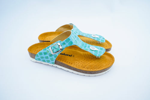 Elegant Toe-Post Leather Sandals – Turquoise Croc Comfort