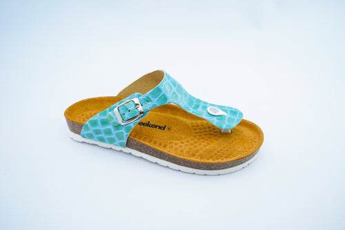 Elegant Toe-Post Leather Sandals – Turquoise Croc Comfort